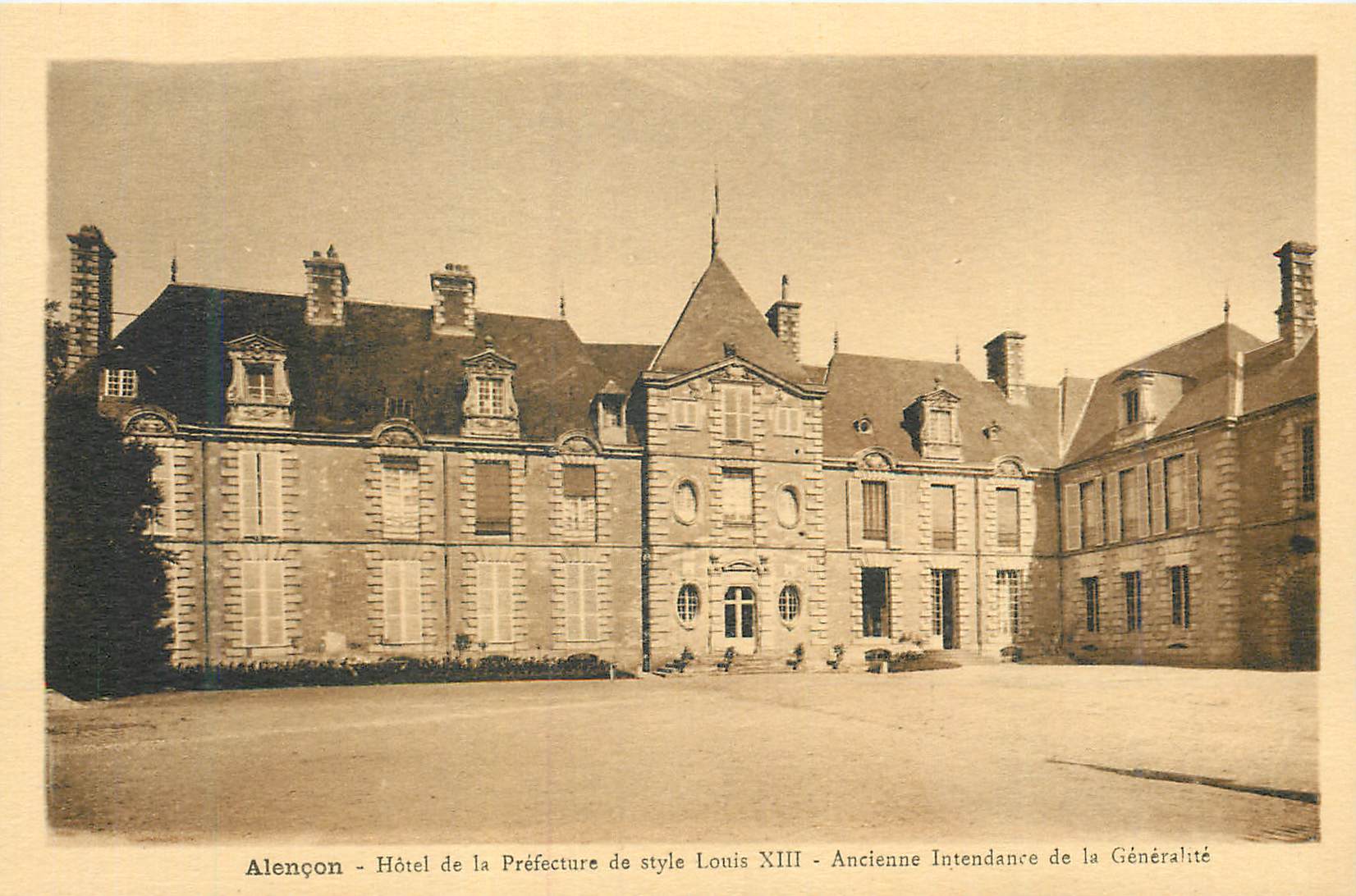 CPA Alencon Hotel de la Precture de Style Louis XIII Ancienne Intendance de la Generalite